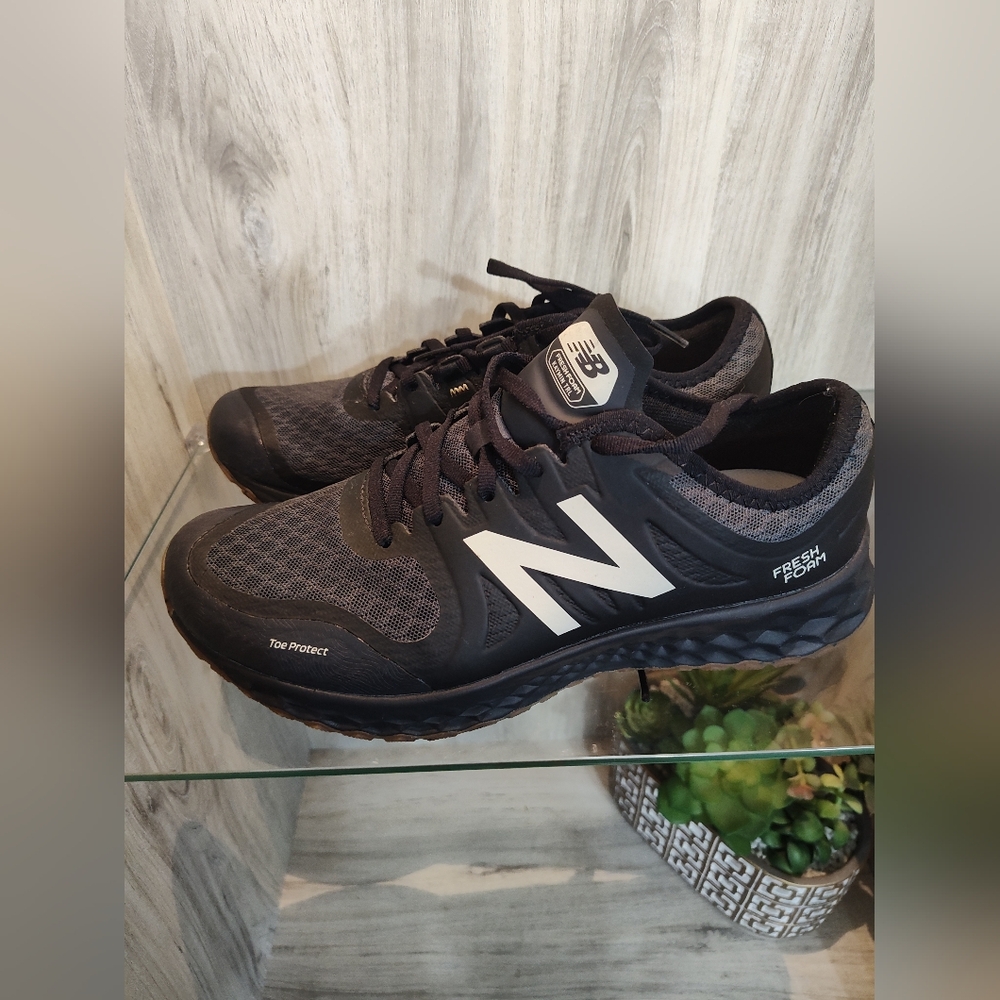 New Balance Men's Black Running Shoes SZ 8 Gentle Used